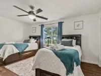 Day Dreamer minutes to Stadium with Fire pit and  Parking Hotels in Northport