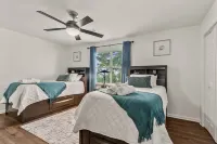 Day Dreamer minutes to Stadium with Fire pit and  Parking