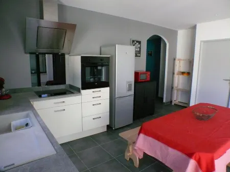 At the foot of Ventoux, new air-conditioned gîte with private pool Отели в г. Монтё