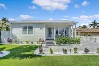 CASITA LAKE WORTH - BEACH LIFE!! Hotels near St. Andrew's Lutheran Church