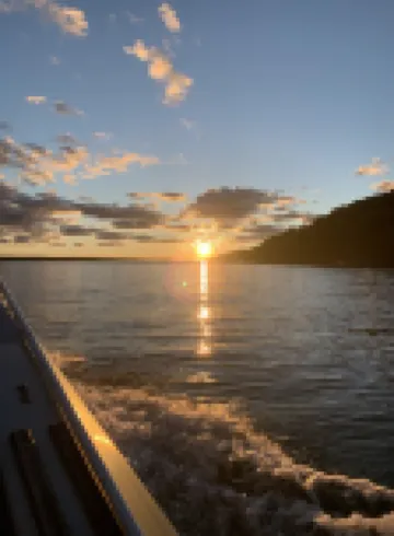 Lake Front Cottage on the north shore of Lake Charlevoix 海斯酒店