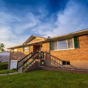 Green Door Getaway — Family-Friendly 4Br, 10 Minutes to New River Gorge