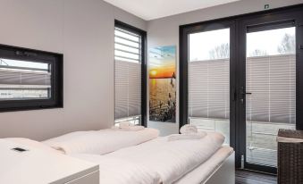 Houseboat with Stunning Views