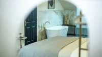Howfield Hotel فنادق في ميرتير تيدفيل