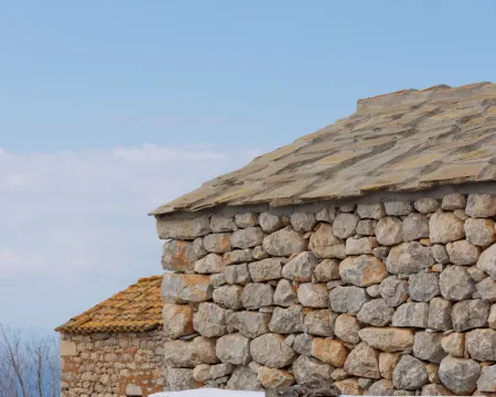 Lithos Stone Suites Hotels in Itilo