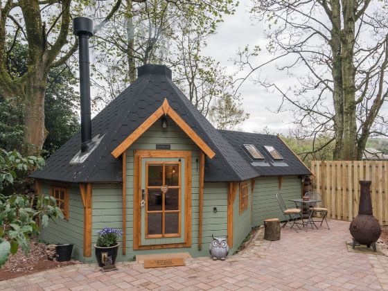 Punch Tree Cabins, Outdoor Bath & Wood Burner