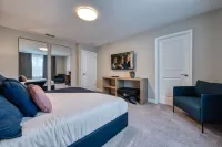 Luxury 5 Bedroom Home 10 Minutes from Disney