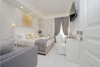 Roman Holiday Charming