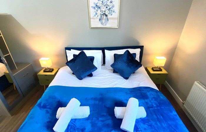 2 Bed Town Centre Nr Theatre Free Park Wi-Fi & Garden