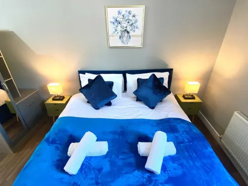 2 Bed Town Centre Nr Theatre Free Park Wi-Fi & Garden - parking