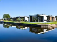 House with Three Bathrooms, on a Holiday Park Hoteles en Nieuwersluis