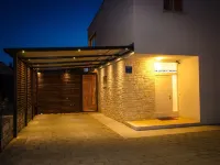 Modern Holiday Home in Novigrad with Pool