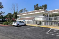 Super 8 by Wyndham Livermore