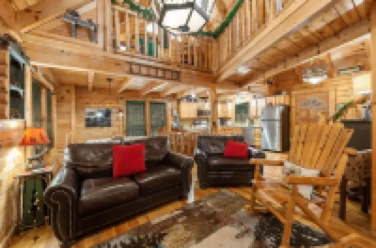 Moose Tracks 3 Bedroom Cabin by Redawning
