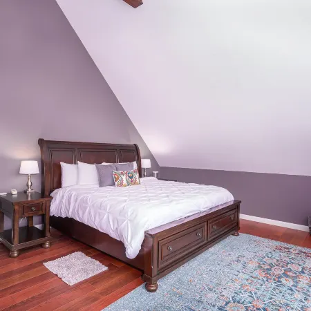 Classic Stowe Ski 3 Bedroom Chalet by RedAwning
