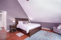 Classic Stowe Ski 3 Bedroom Chalet by RedAwning