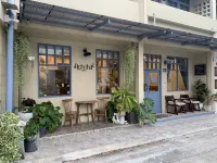 Achcha Hotel - Itsaraphap Mrt Station - Wat Arun Hotel in zona Wat Kalayanamitr