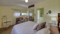 Birchwood, Devonport Self-Contained Self Catering Accommodation Hotels in Forthside