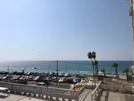 Sea Line Hotel from R&A Group Отели рядом с достопримечательностью «Институт Вейцмана»