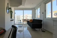 Phaedrus Living: Seaside Modern Flat Lighthouse 63