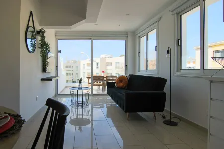 Phaedrus Living: Seaside Modern Flat Lighthouse 63 Отели в г. Пафос