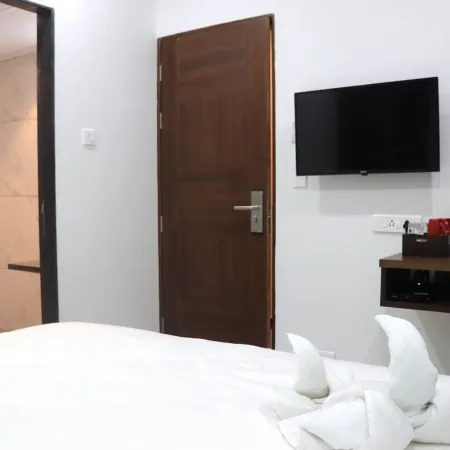 Sharman Suites Отели рядом с достопримечательностью «Шанищар Вада Звуковое И Световое Шоу»