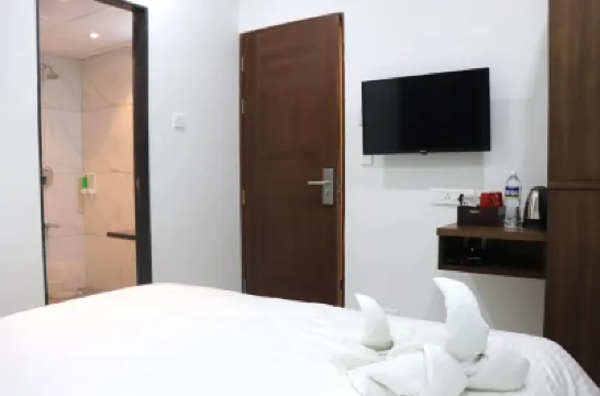 Sharman Suites Hotels near FTII