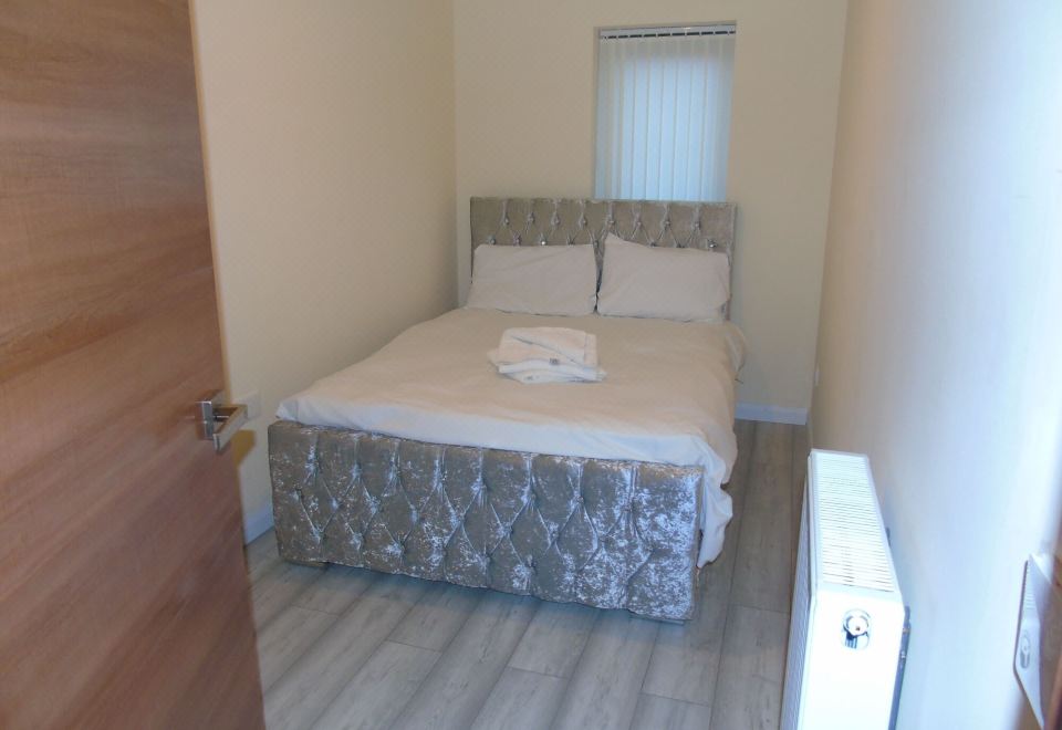 Lovely 1-Bed Apartment in Bolton - Housity