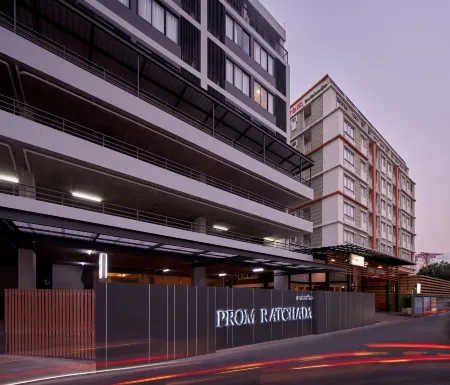 Prom Hotel Отели рядом с достопримечательностью «Insi Chantharasathit Stadium»