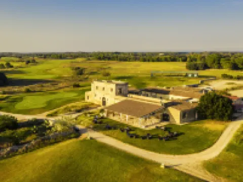 アカイア ゴルフ リゾート & スパ ヴェルノレのホテル