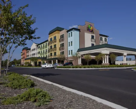 Mardi Gras Casino & Resort Hotels in Nitro