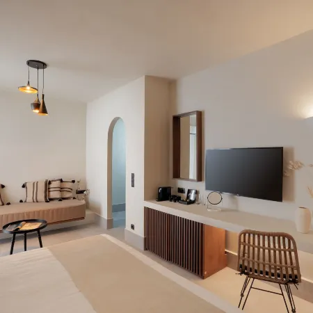 Polis of Naxos Stylish Suites