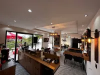 Moon House Bungalow Hotels in Pazar