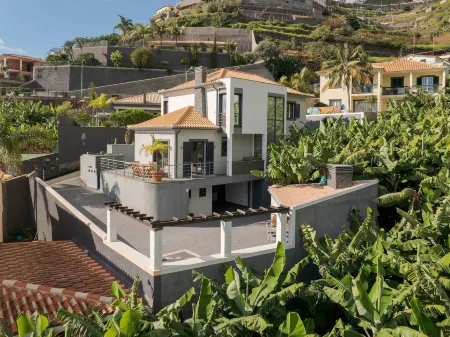 Countryside Charm House by Holiday Rental Madeira