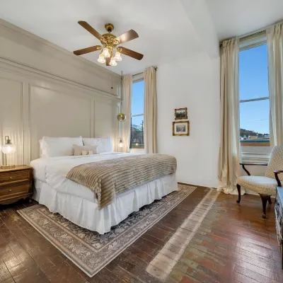 The Historic Grand Canyon Hotel Hotels near Bearizona Wildlife Park