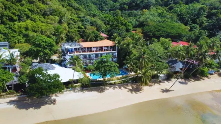 Doublegem Beach Resort and Hotel Отели рядом с достопримечательностью «El Nido Sailing»