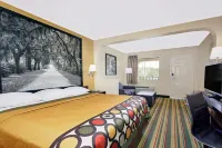 Super 8 by Wyndham Byron/South Macon