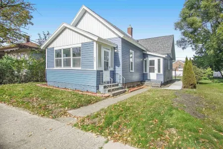 Monthly Stays at Brightside Bungalow: Near Downtown Muskegon Отели рядом с достопримечательностью «Беюкма Плейфилд»