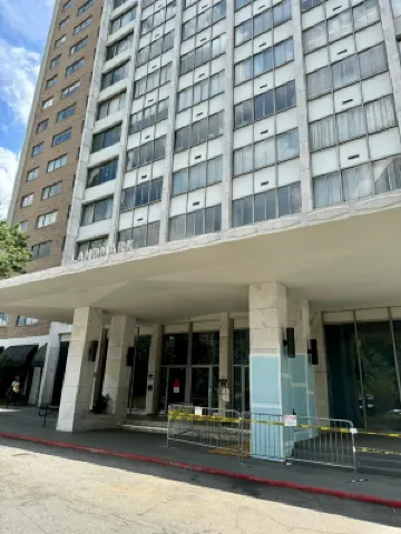 Seasonal Pool and Modern Kitchen - Elegant City Escape