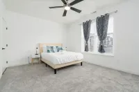 Spacious Patio Retreat with Fast Wifi - Cozy and Serene Escape