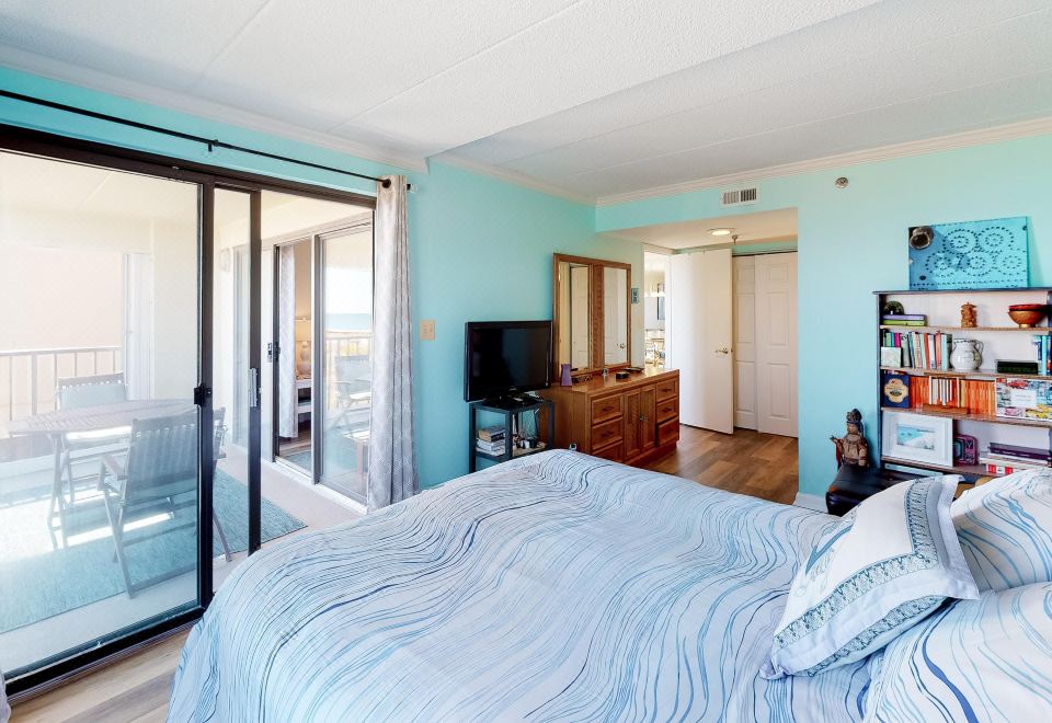 Oceanfront Condo w/ Balcony, Amazing View, AC & Shared Indoor/Outdoor ...