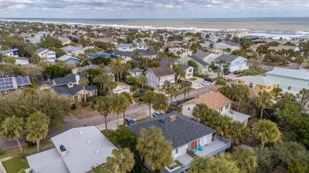 Short Stroll to the Beach and Inviting Atmosphere - Charming Coastal Getaway