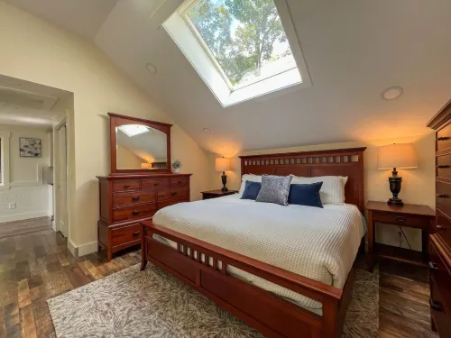 Breathtaking Mountain Views and Cozy Fireplace - Stunning Modern Retreat