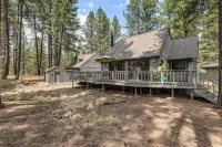 Private Hot Tub and Kids Foosball Table - Charming Tranquil Retreat Hotels in Sunriver