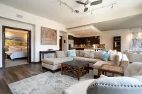 Breathtaking Mountain Views and Prime Downtown Access - Stylish Oasis Các khách sạn ở Steamboat Springs