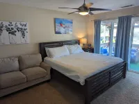 Luxurious Oasis with Inviting Pool and Family Entertainment - Stunning Getaway