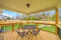 Private Entrance, Fenced Backyard and Ample Parking - Inviting Sanctuary Hotels in Oak Grove