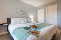 Waterfront Haven 215|Balcony|Direct Beach Access|Near Downtown