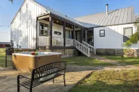 Spectacular Retreat - Firepit, Wifi, Patio, Yard, Views