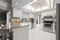 Private Pool and Expansive Backyard Retreat - Charming Oasis Hotel di Cape Coral